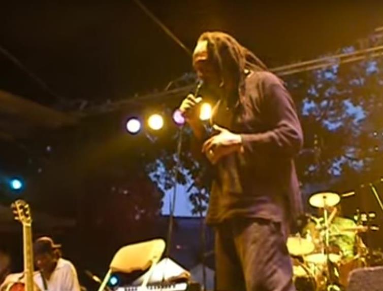 Thomas Mapfumo performing at Afrofest in Toronto, 2011.